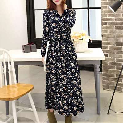 时尚与实惠并行 名品折扣店中的浪漫一身长袖打底连衣裙与皮革制品